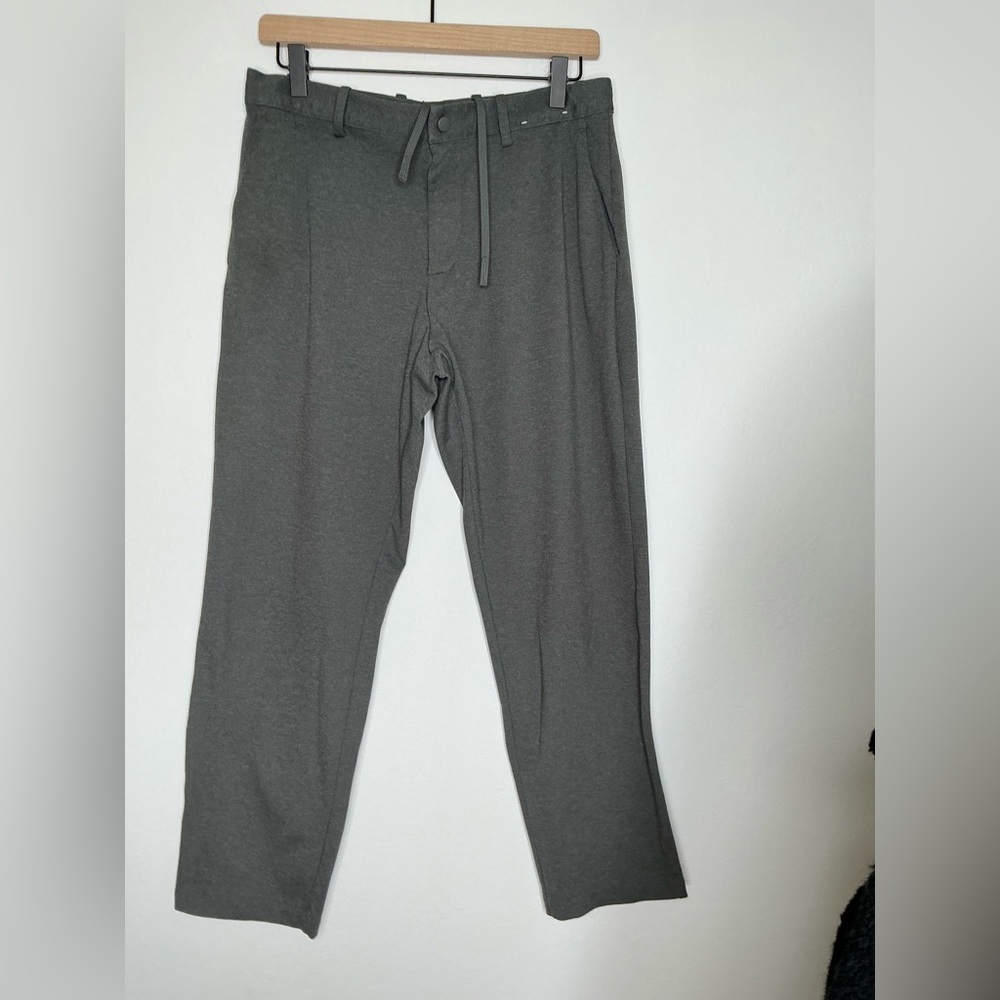 Uniqlo Career Smart Two-Way Stretch Solid Ankle Travel Pants Size Medium - Picture 2 of 11